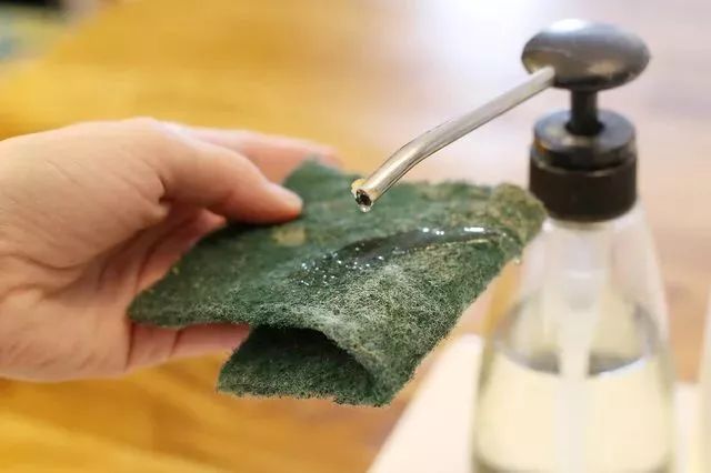 白墙弄脏了有什么补救的方法吗,白墙弄脏了怎么把它变白知乎