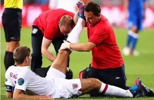 踢球注意事项及禁忌,踢球膝盖常见的伤病