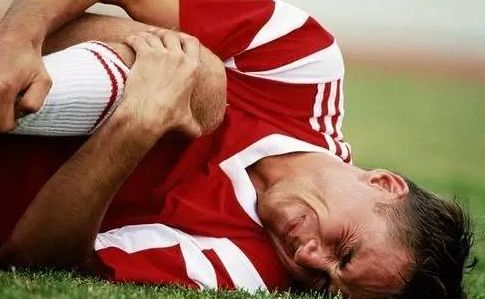 足球常见运动损伤及其急救方法,踢球中遇到的事故和处理方法