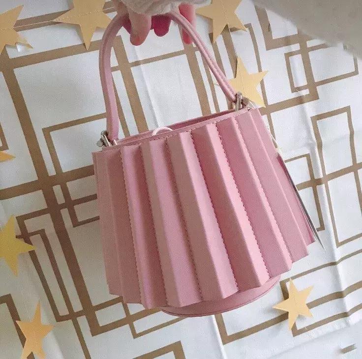 撞款大牌包包尴尬,撞包为什么尴尬