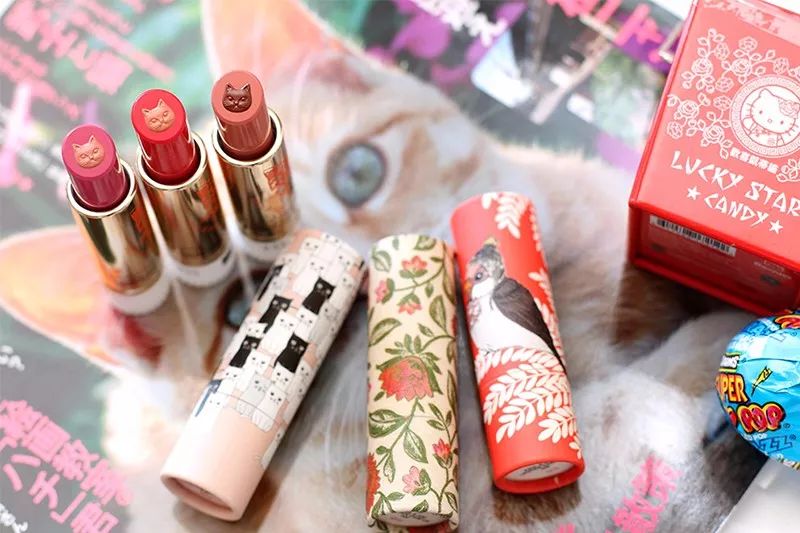 lv定制款狗狗包,lv上画熊猫的包