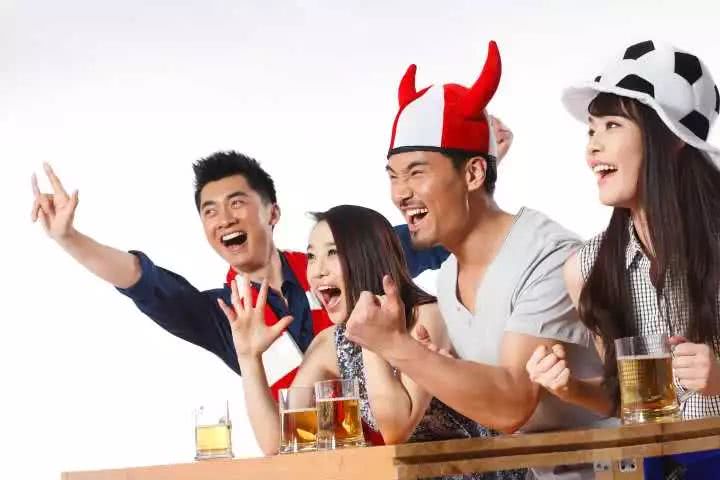 医院进大量球迷医生无奈：都不懂怎么吃