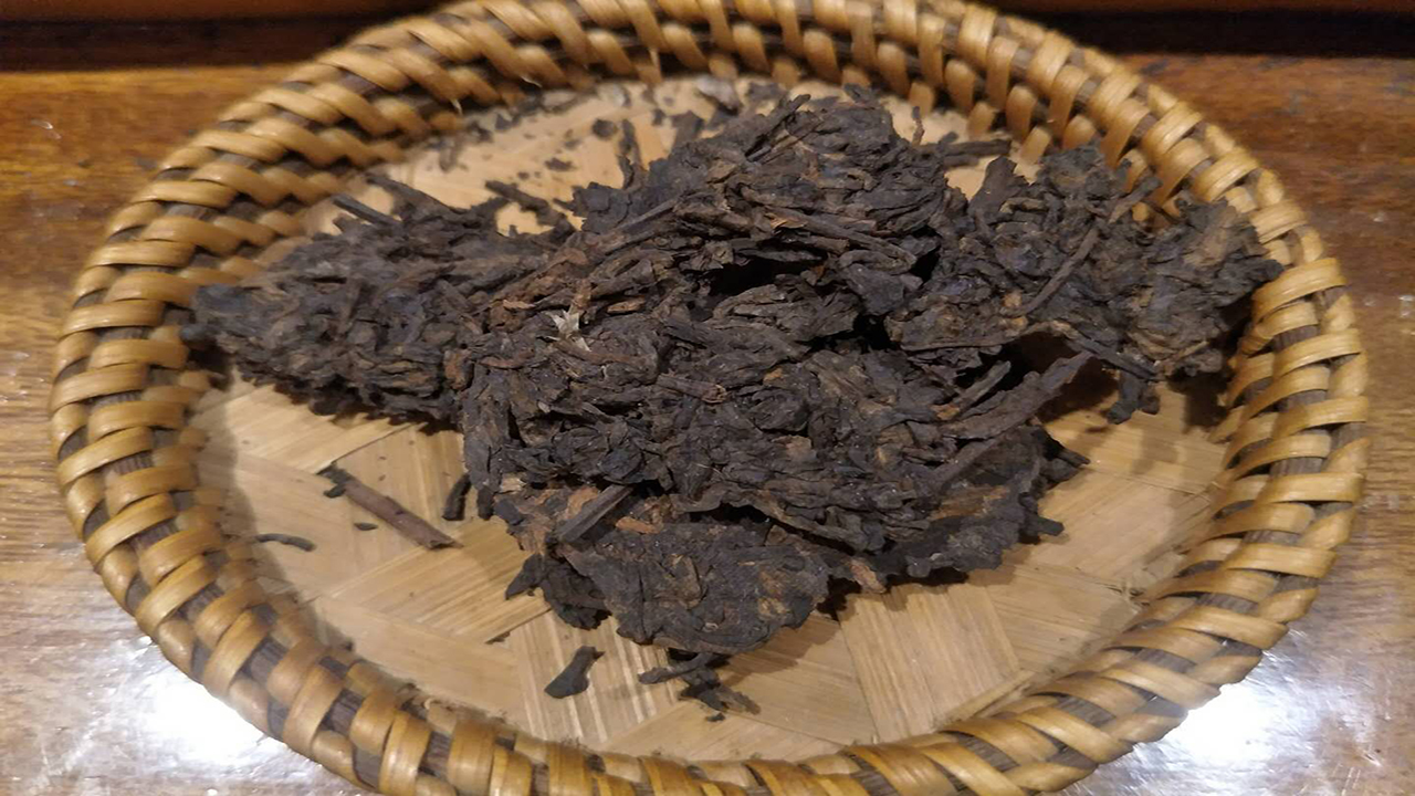 老徐鉴茶第133期：限量版带红书的古树茶品鉴报告（广西茶友寄）