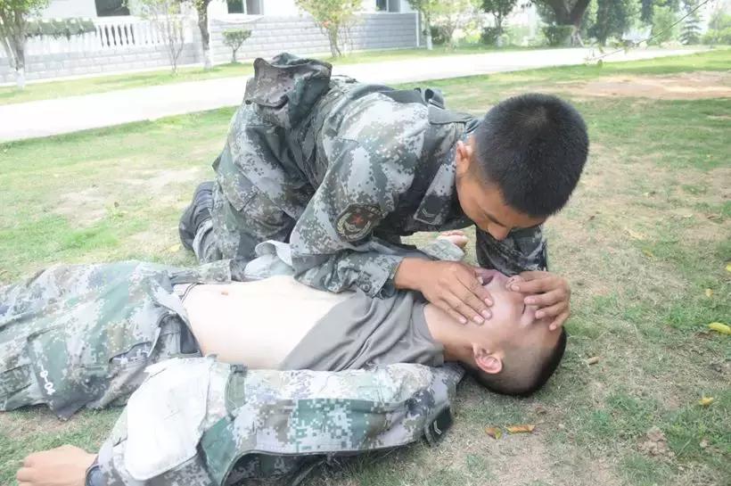 兵哥哥防中暑神器,防中暑小秘诀