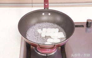 如何制作炒年糕简单又好吃,新疆大厨教你做饭店炒年糕