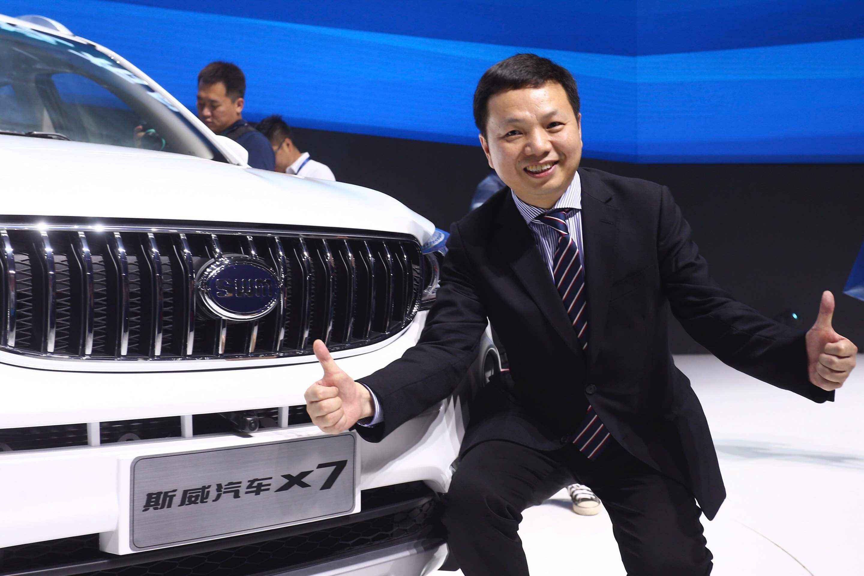 汽车与足球比拼,汽车与足球的比拼