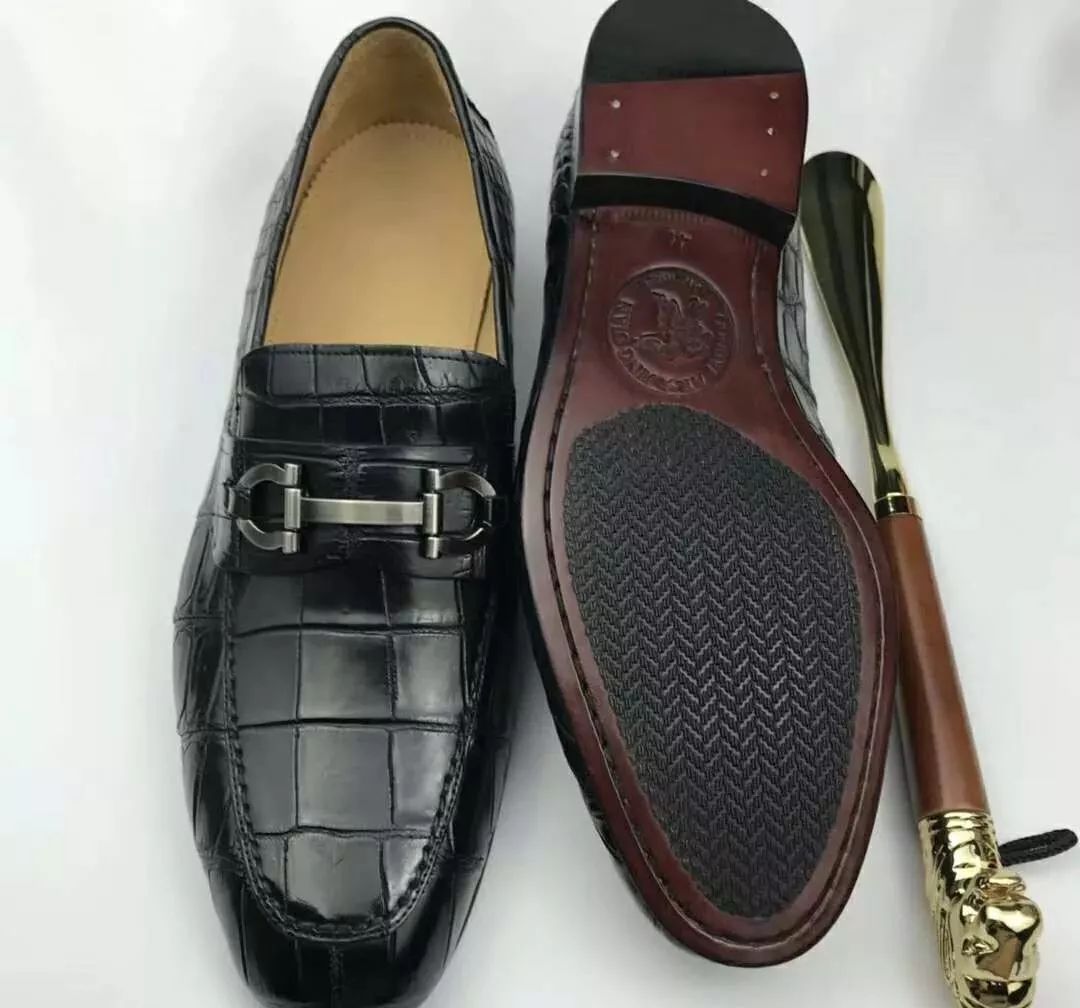 鳄鱼皮鞋子好还是牛皮好,鳄鱼皮的皮鞋优点和缺点