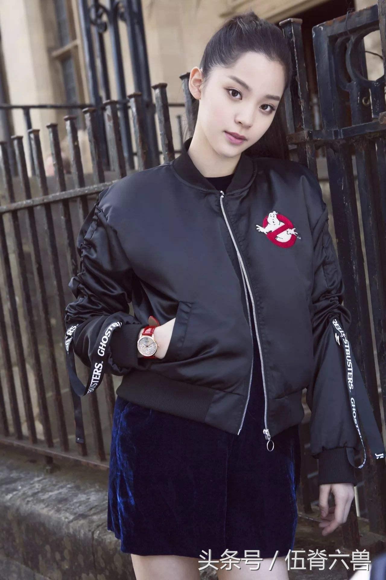 欧阳娜娜半年赚6443万！全家5口全靠她一人养活，网友：好女儿！