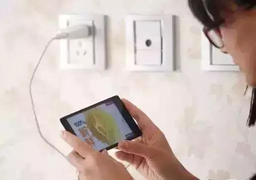 玩手机得脑瘤的几率大吗,玩手机多长时间会得脑瘤