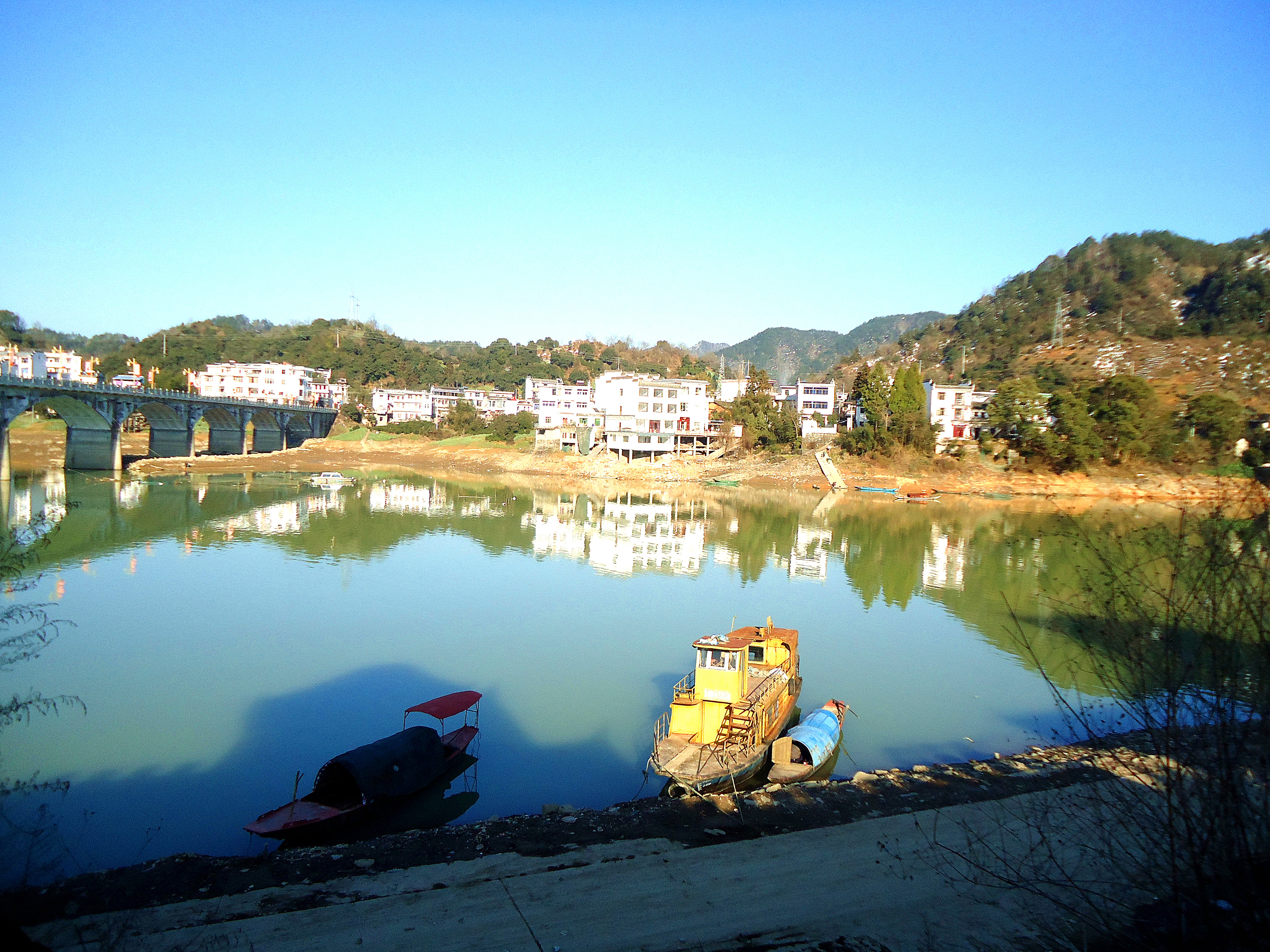 新安江畔的这个古镇，一处隐藏于山水之间的世外桃源