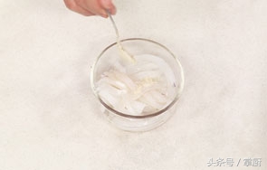 鱿鱼丝炒洋葱怎么炒好吃,超市卖的干鱿鱼丝怎么做好吃