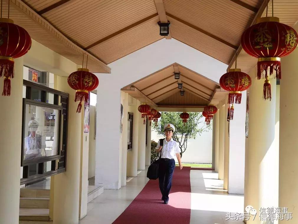 中国第一位上空间站女航天员,女引航员的真实生活照片