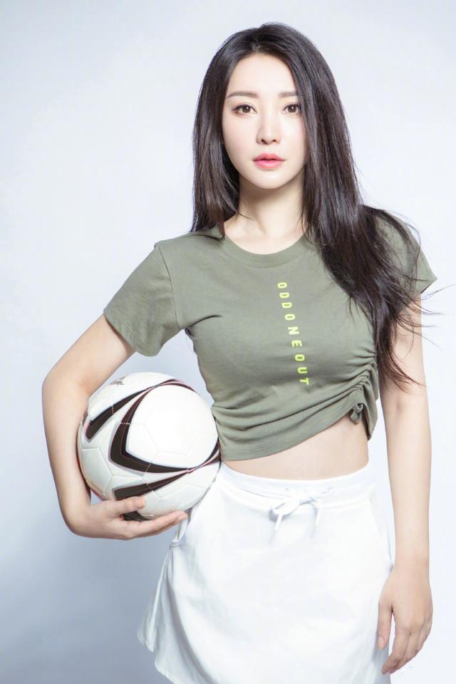 足球宝贝身材高挑,十大最迷人足球宝贝