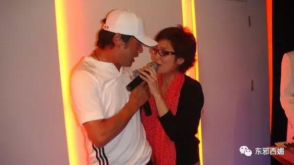 被这个60岁老男人迷得七荤八素，最帅是他一心一意爱妻30年如初恋