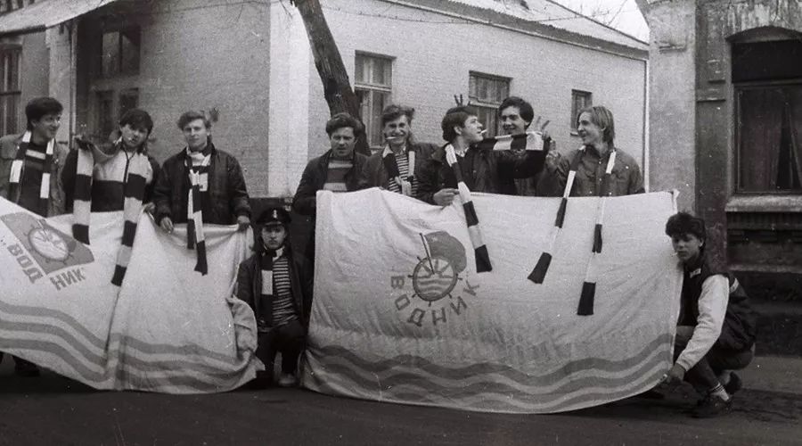 俄罗斯暴打英国足球流氓,俄罗斯足球怎么这么强