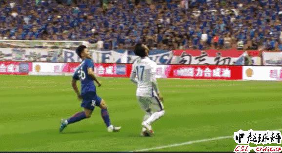 足球场上恐怖的受伤瞬间校园,足球场上受伤瞬间恢复的集锦