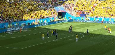 盘点足坛十大精彩瞬间任意球,世界杯战术任意球十佳球