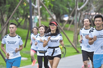 从锦城湖跑向世界从家门口飞向远方这是和成都高新的约定