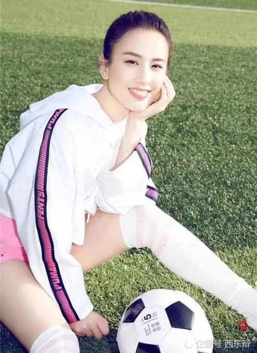 黄圣依足球宝贝最火图片,黄圣依长腿打扮