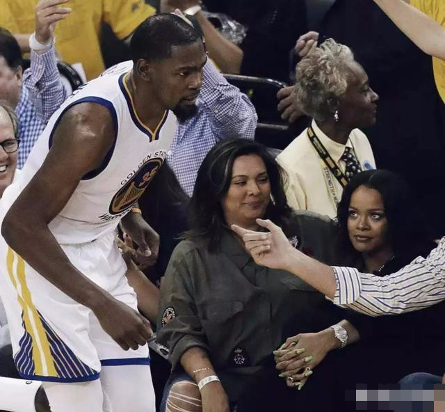 德国队蕾哈娜,蕾哈娜世界杯