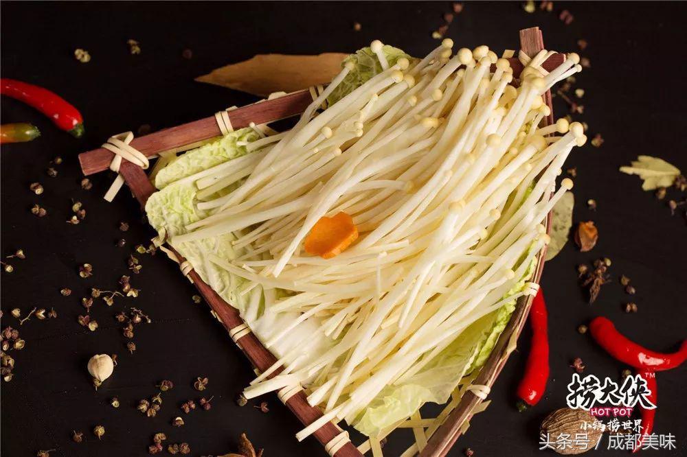 约四川姑娘的时候，你真的很需要一份重口味er的牛油火锅