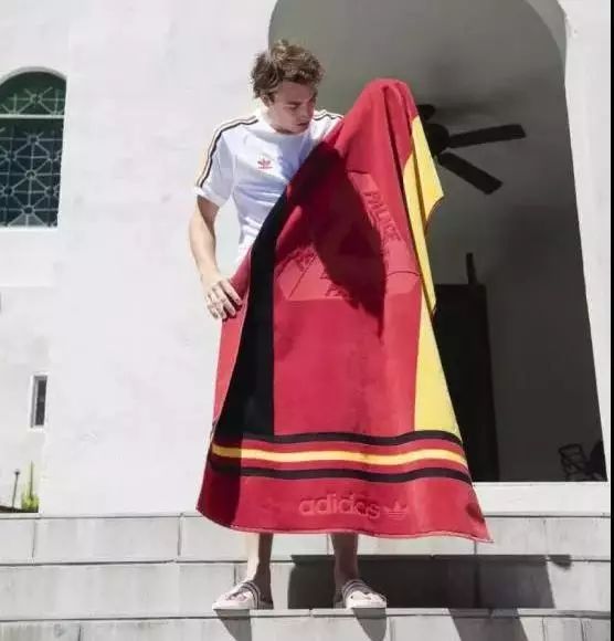 世界杯联名bearbrick,世界杯联名产品