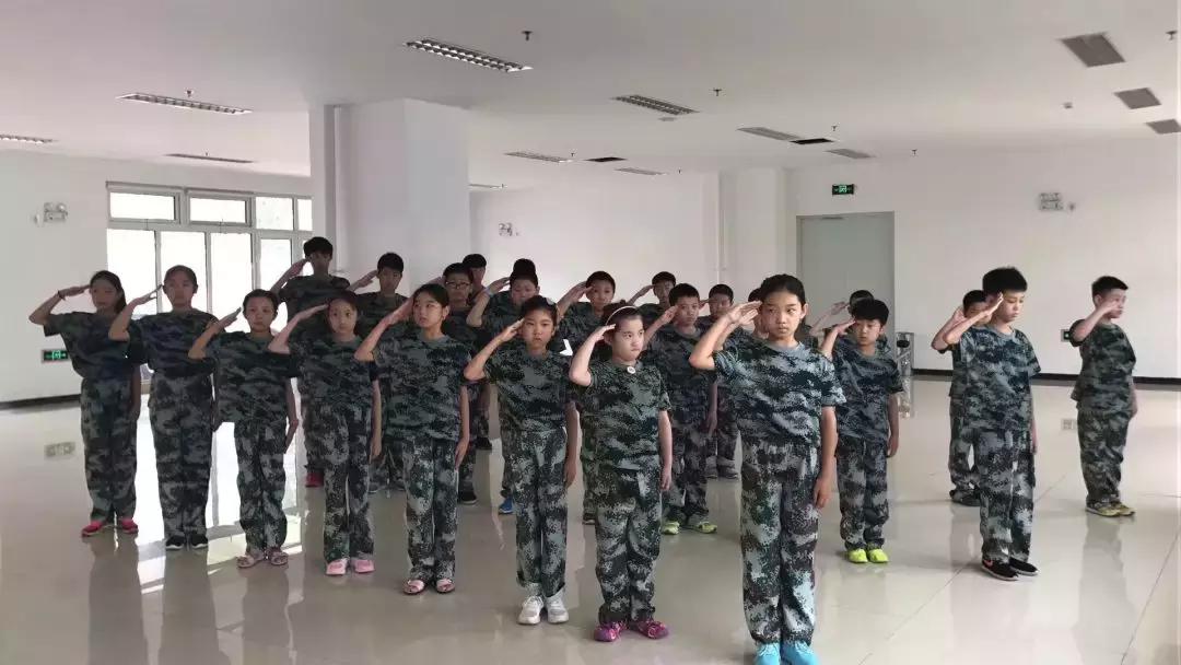 唐山青少年军事夏令营招生,唐山中小学生军事夏令营培训