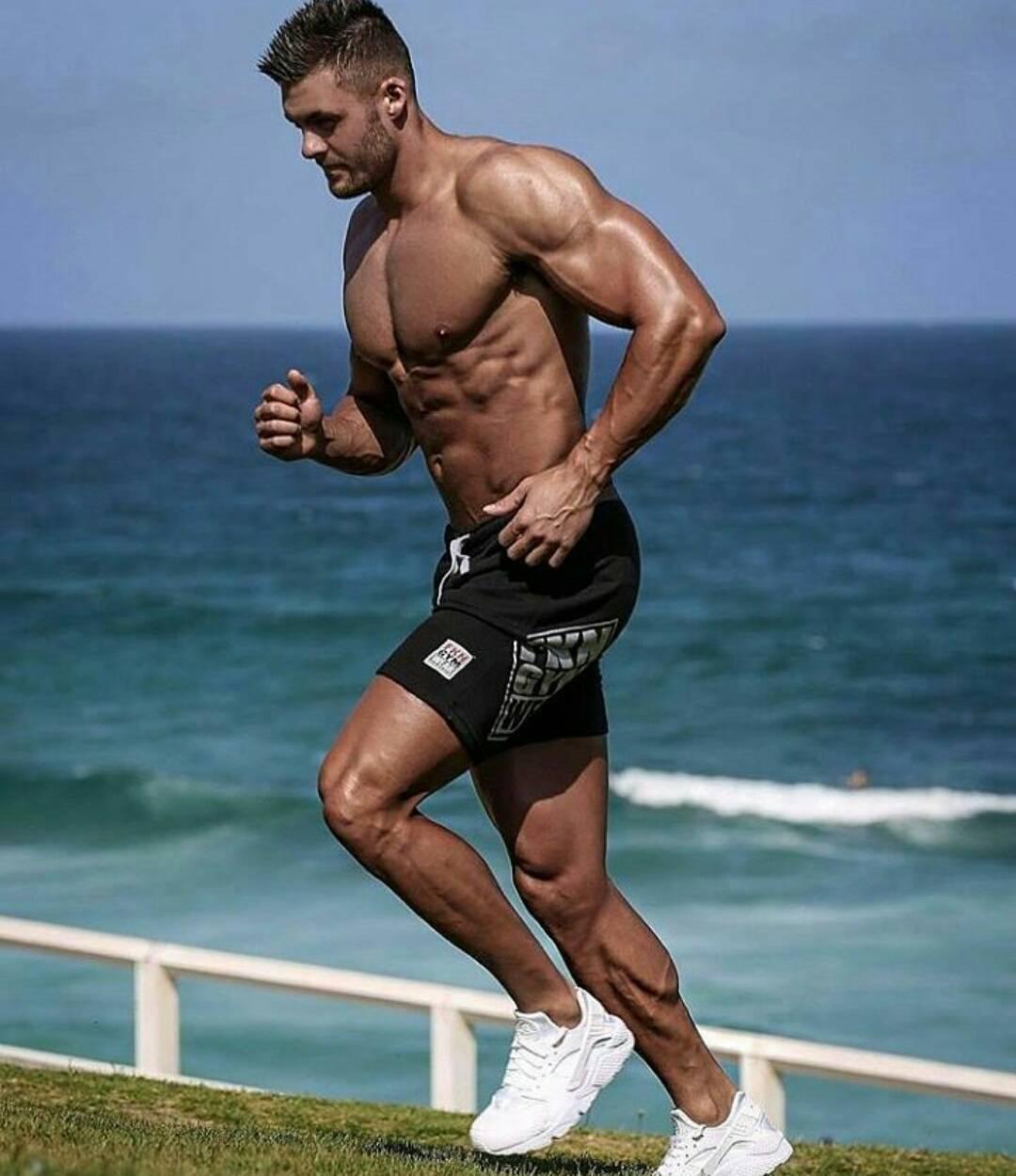 手臂太细锻炼方法,手臂细怎么练出麒麟臂