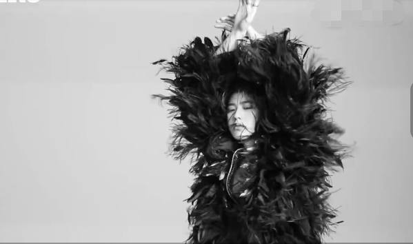 蔡徐坤黑天鹅视频,蔡徐坤最新的封面