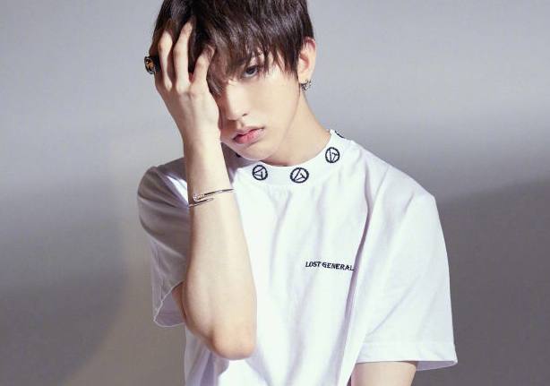 蔡徐坤黑天鹅视频,蔡徐坤最新的封面