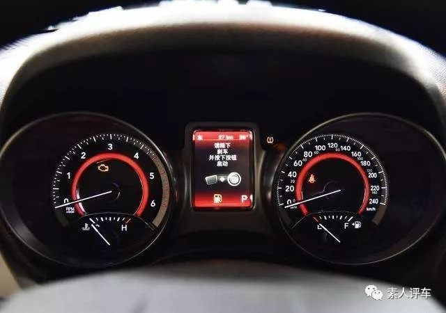 酷威中排可变2座,道奇酷威第三排座椅空间