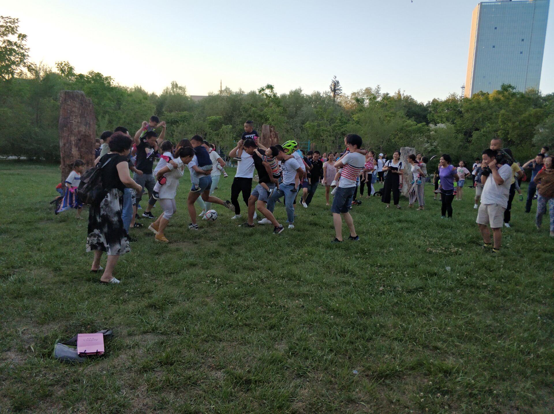 乌鲁木齐南湖全景图,乌鲁木齐南湖公园夜景