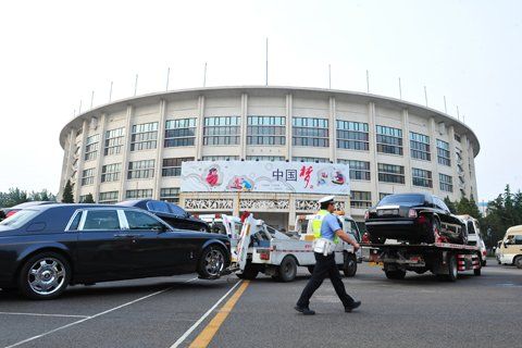 北京工体豪车被查,北京交警工体查套牌豪车