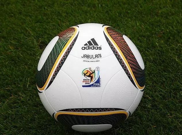 看了那么久的足球，你还不知道为什么足球要用几块皮拼起来？