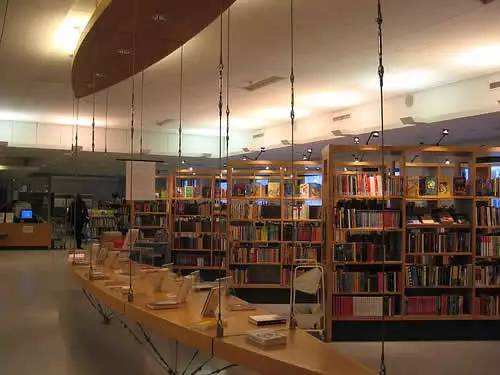 高考法学院校如何选择,哪些法学院校保一志愿