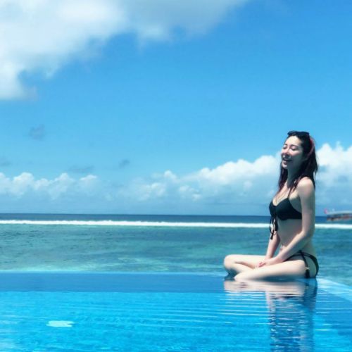 每晚看波的先生们女士们，讲波女郎张洛蔚长腿混血儿泳衣照放送啦