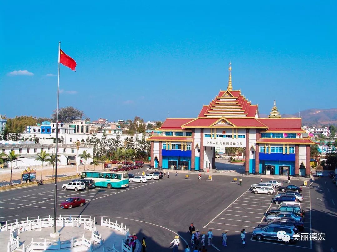 瑞丽镶嵌翡翠直播,当翡翠遇上范爷