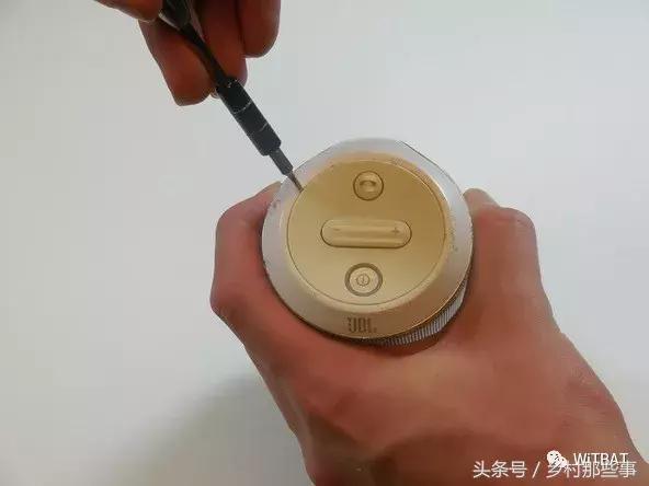 jbl蓝牙音箱flip3拆解视频,jblflip蓝牙音箱拆解不易