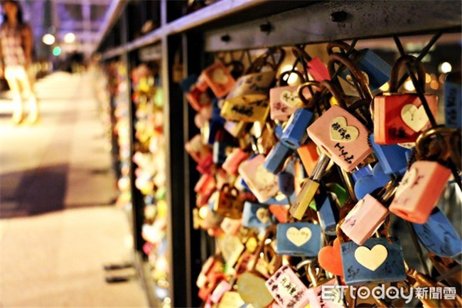 澳门飞第三国再飞回澳门攻略,澳门巴黎人酒店旅游攻略