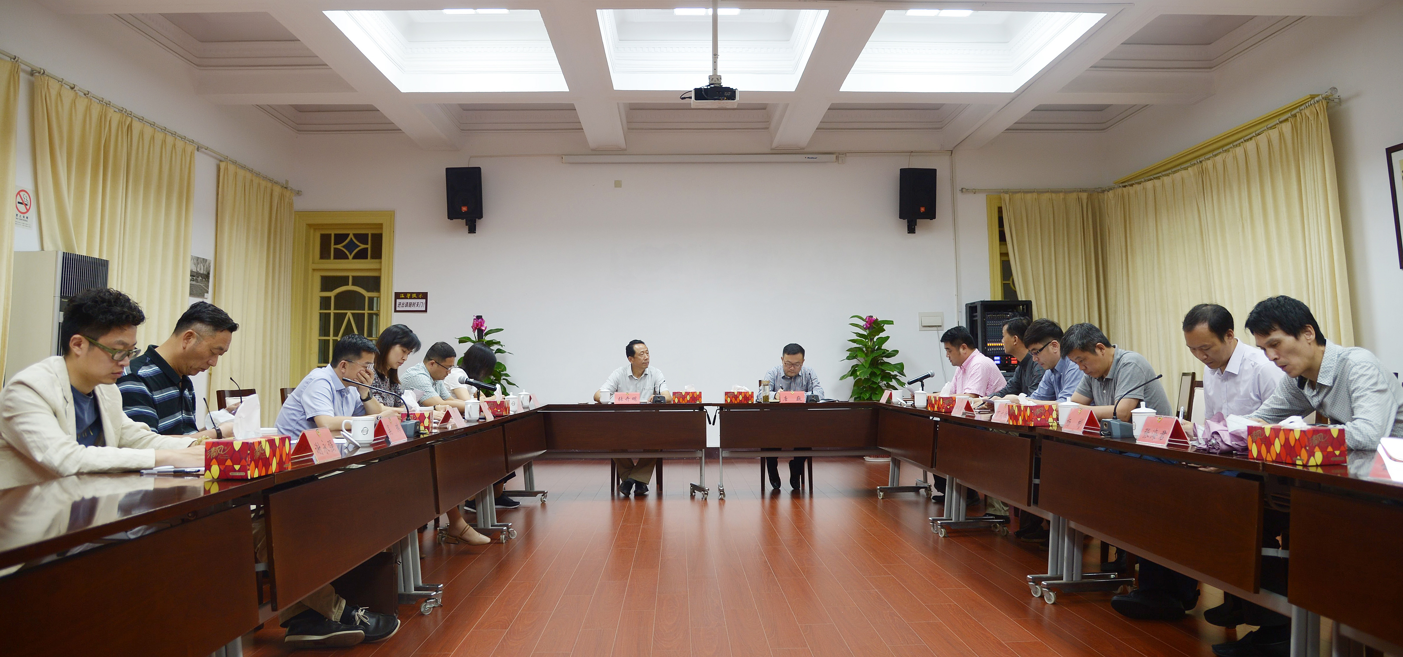 政协委员扶持中小微企业健康发展,上海市政协委员视察临港新片区