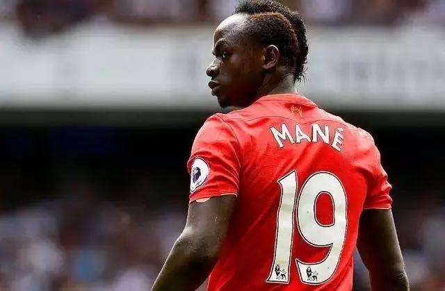 足球就是生活,足球是普通人生活中的英雄梦想