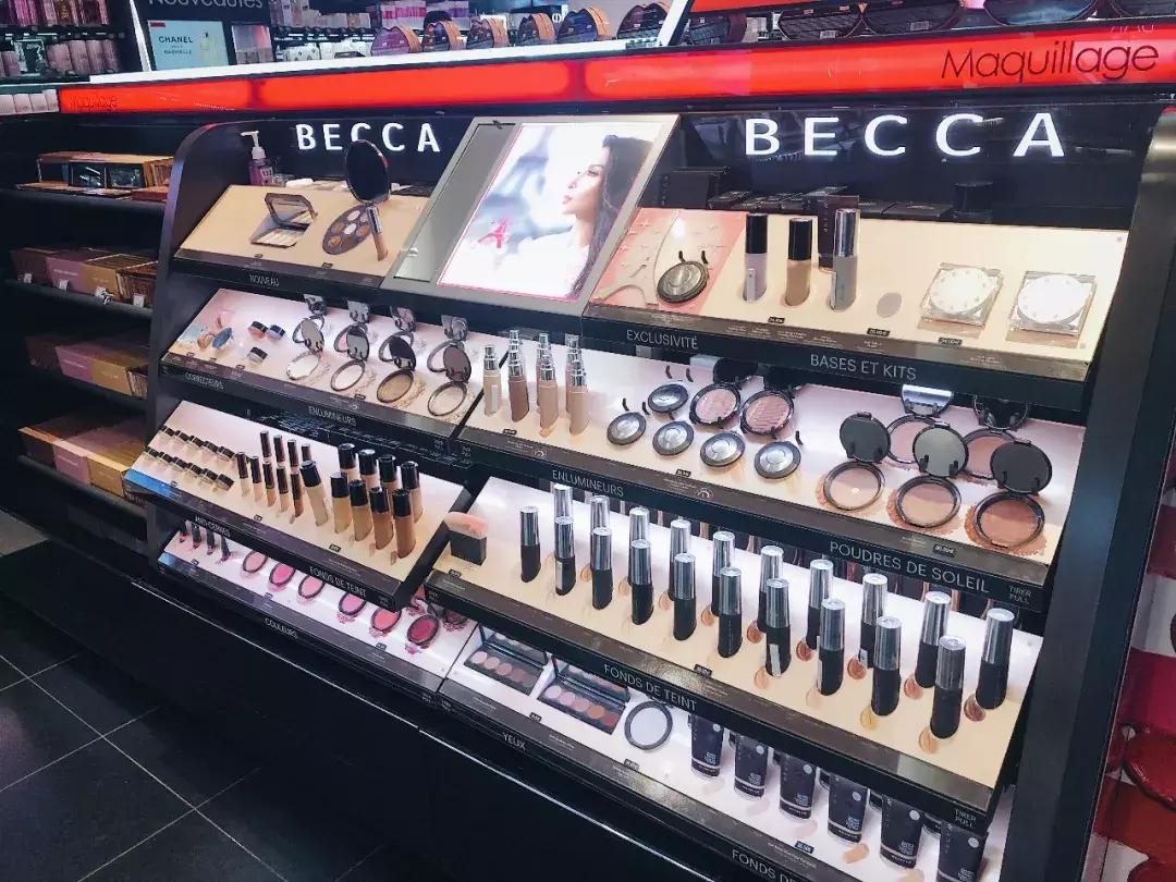 法国丝芙兰美女,外国加油站的女孩加油