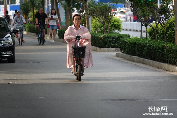 热射病气温爆表,热热热邯郸发布高温橙色预警