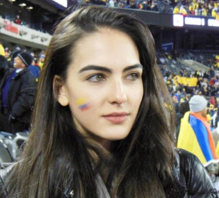 世界杯第一美女，观众席上一张照片迅速爆红！身材火辣好球成双！