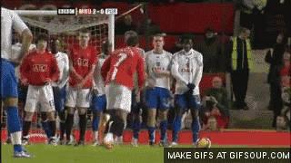 c罗在比赛中踢落叶球和电梯球,电梯球香蕉球落叶球哪个更容易