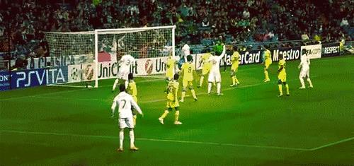 c罗在比赛中踢落叶球和电梯球,电梯球香蕉球落叶球哪个更容易