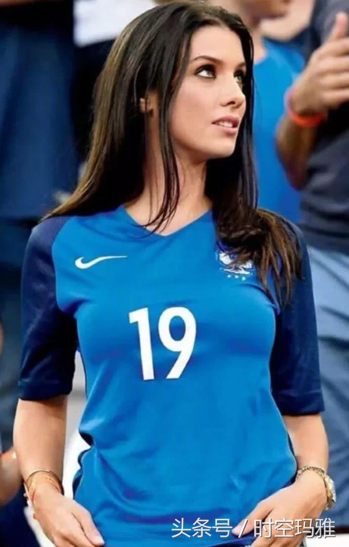 世界杯赛场那些高颜值女球迷瞬间,世界杯看台美女卡塔尔
