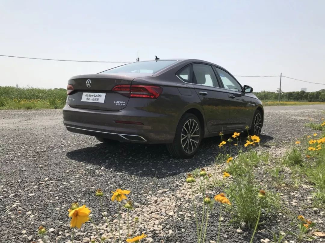 大众朗逸和宝来哪个更值得买,10万左右大众宝来和朗逸推荐哪款