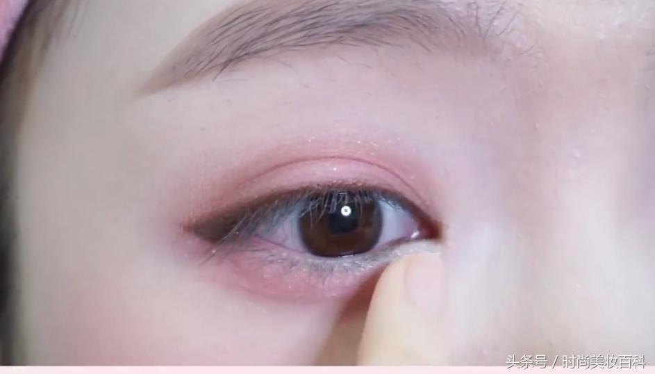 眼妆教程樱花盘,樱花眼妆教程初学者