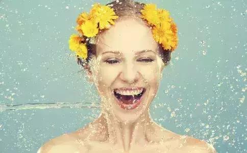 皮肤补水保湿的误区都有哪些,脸干补水保湿效果怎么样